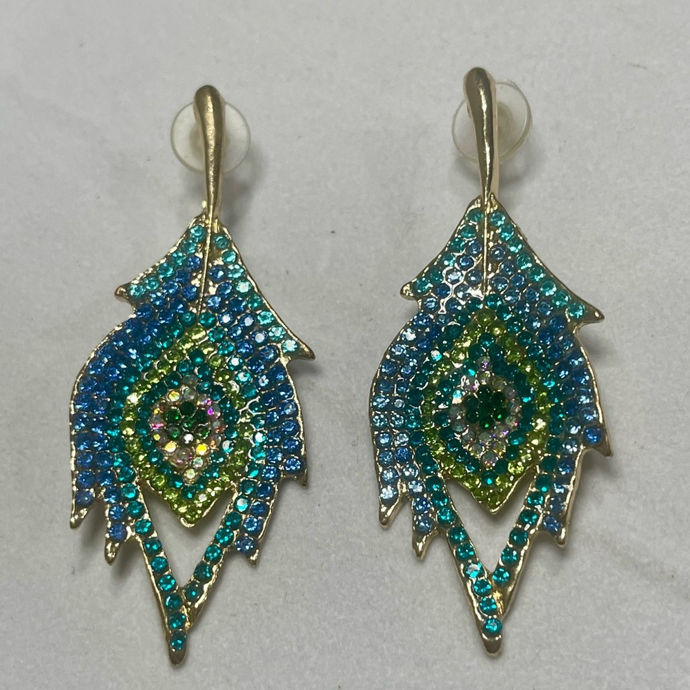 Gorgeous stunning dazzling peacock yellow tone gold earrings!